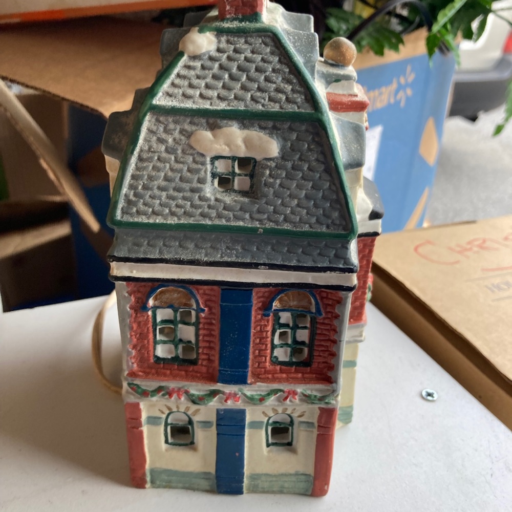 Ceramic Lighted Hotel House - Picture 2 of 5